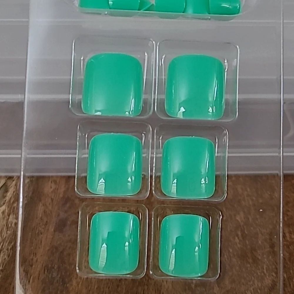2/$16 Green Press On Toenails